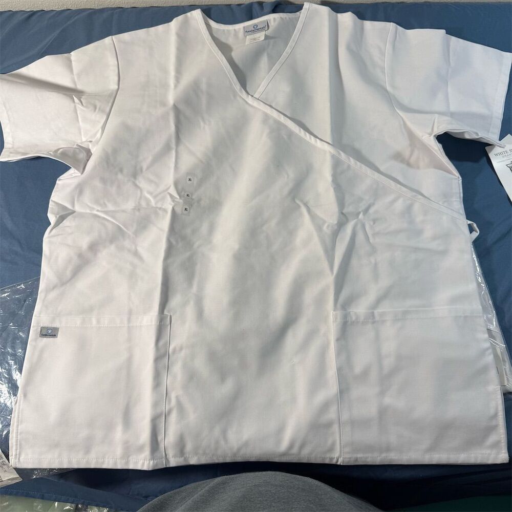 Two Fundamentals  Women's XL White V-Neck Short Sleeve Scrubs Workwear Blouse